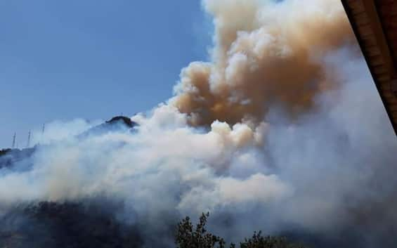 Vasto Incendio Collina Taggia Fumo Anche In A10 Sky TG24