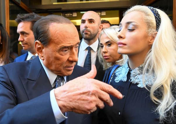 Silvio Berlusconi ricoverato il fratello Paolo La ripresa è lenta ma