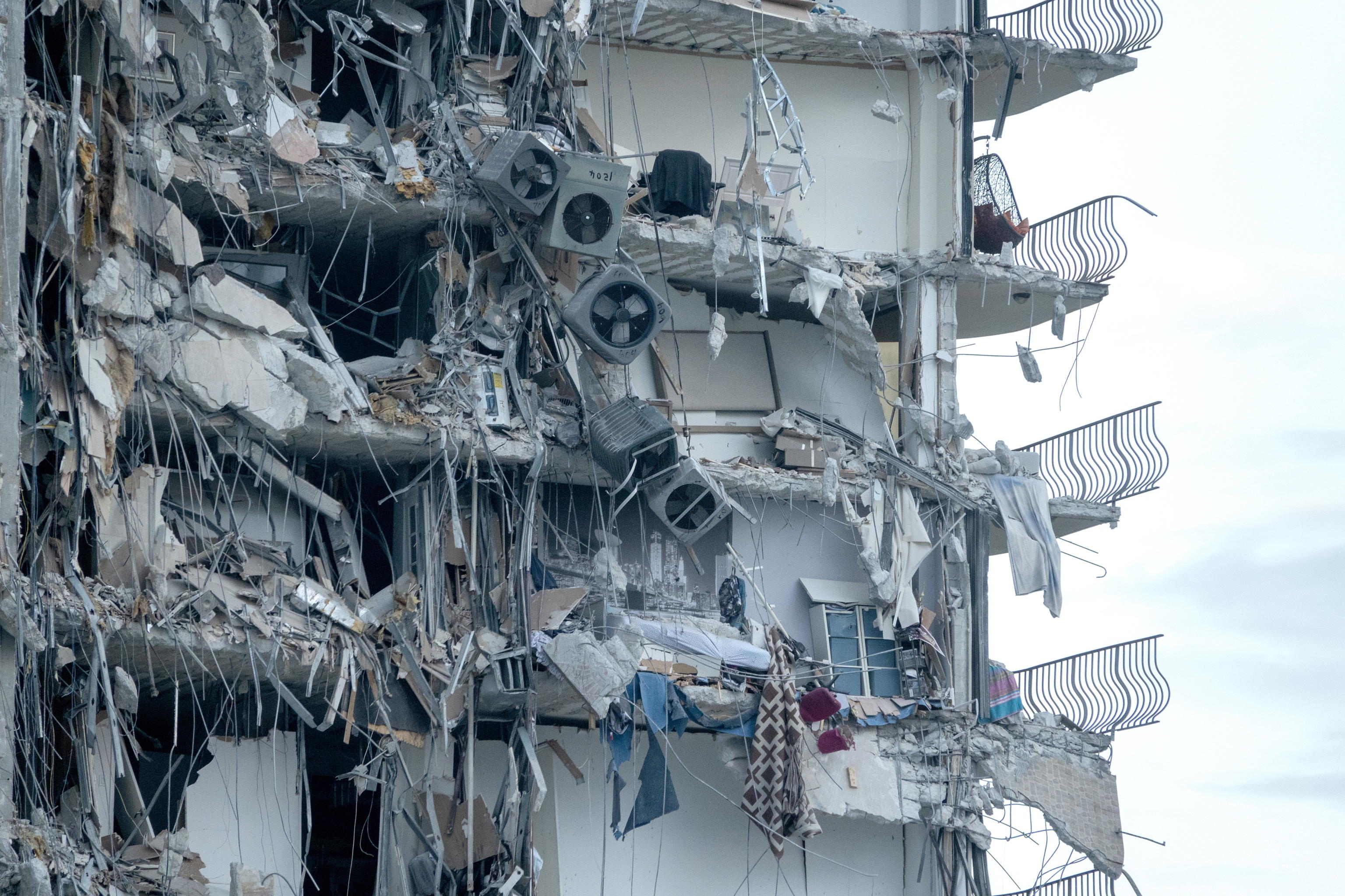 Miami Crolla Palazzo Di Piani Almeno Una Vittima Sky Tg