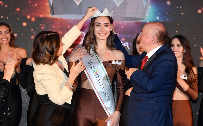 Vittorio Sgarbi Non Sar Il Presidente Della Giuria Di Miss Italia