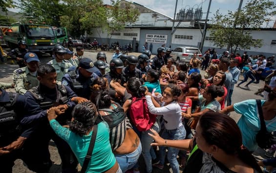 Venezuela Rivolta In Centro Di Detenzione 68 Morti In Un Incendio