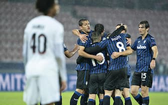 epa08763430 Atalanta's players celebrate a goal during the UEFA Champions League group D soccer match FC Midtjylland vs Atalanta BC at MCH Arena in Herning, Denmark, 21 October 2020.  EPA/Henning Bagger  DENMARK OUT
