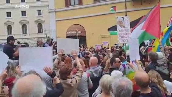 Manifestazione pro Palestina davanti la Camera dei Deputati Manifestazione pro Palestina davanti la Camera dei Deputati