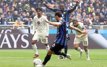 Inter Milan’s Hakan Calhanoglu scores on penalty goal of 2 to 0m during the Italian serie A soccer match between Fc Inter  and Torino at  Giuseppe Meazza stadium in Milan, 28 April 2024.
ANSA / MATTEO BAZZI