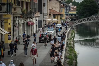 Media presenza di persone su Navigli e Darsena la prima domenica pomeriggio dopo la riapertura dopo il lockdown per l’emergenza epidemia a causa del coronavirus Covid-19