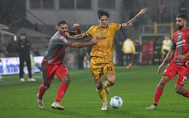 Nicolò Zaniolo of Udinese and Giuseppe Pezzella of Cremonese during the italian soccer Serie A match between Us Cremonese  vs Udinese Calcio on october 20, 2025 at the Zini stadium in Cremona, Italy. ANSA/Alessio Tarpini