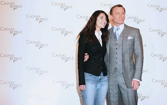 ROME, ITALY - DECEMBER 14 :  Caterina Murino and Daniel Craig attend the photocall of the movie 'Casino Royale' at the Hotel St Regis Grand on December 14, 2006 in Rome, Italy.  (Photo Elisabetta Villa/Getty Images)