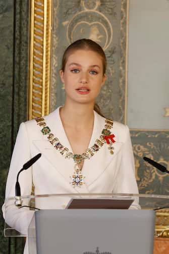 epa10950592 Spain's Crown Princess Leonor delivers a speech after receiving the necklace of Spain's King Carlos III at the Royal Palace after the ceremony in which she swore allegiance to the Spanish Constitution at the Spanish Lower House, in Madrid, Spain, 31 October 2023. Princess Leonor swore an oath of loyalty to the Spanish Constitution on her 18th birthday. Upon reaching the age of majority and taking the oath before Parliament, the Princess could exercise the royal function automatically and immediately if her father were to be disqualified under any circumstance.  EPA/JUANJO MARTIN / POOL