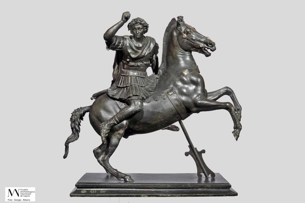 Small_statue_of_Alexander_on_horseback_from_Herculaneum_bronze_with_silver_inlays_1st_century_BC_courtesy_of_Naples_National_Archaeological_Museum.JPG