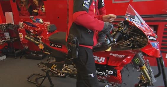 https://static.sky.it/editorialimages/00a1bb1444138596d864b2388d603c17b3ed7404/skysport/it/motori/motogp/video/2025/05/09/ducati-bagnaia-marquez-gp-le-mans-novita/ducati_telaio_screen_og.jpg?im=Resize,width=565
