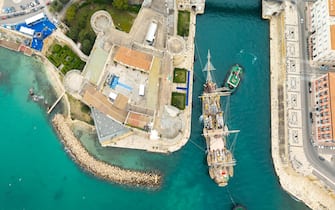 arrivo dell'Amerigo Vespucci a Taranto (credit: Andrea Modica)
