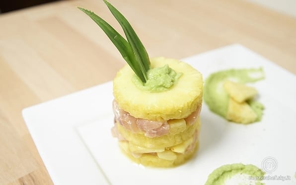 Tartare di pesce spada e ananas con gazpacho verde