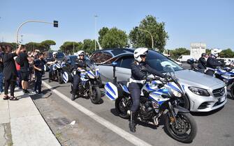 Il corteo funebre per Raffaella Carrà