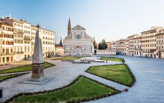 View of the square and church of Santa Maria Novella in Florence during lockdown emergency period aimed at stopping the spread of the Covid-19 coronavirus. Although the lockdown and full absence of people, the scenery of the Italian squares and monuments remain fascinating, Florence, Italy, 11 April 2020
(ANSA foto Fabio Muzzi)