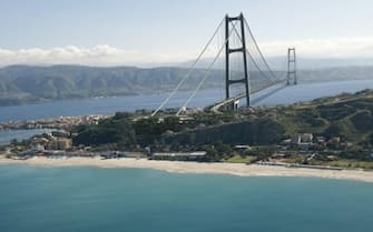 Una elaborazione grafica del progetto definitivo del ponte sullo Stretto di Messina, tratto dal sito www.projectmate.com. ANSA/INTERNET-WWW.PROJECTMATE.COM+++EDITORIAL USE ONLY - NO SALES+++