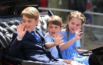 trooping colour giubileo regina elisabetta