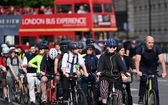 Gente per strada in Uk