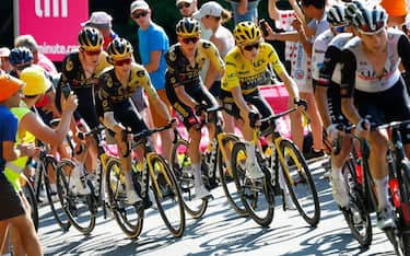 SAINT-GERVAIS MONT-BLANC, FRANCE - JULY 16: (L-R) Tiesj Benoot of Belgium, Sepp Kuss of The United States, Wilco Kelderman of The Netherlands and Jonas Vingegaard of Denmark and Team Jumbo-Visma - Yellow Leader Jersey compete during the stage fifteen of the 110th Tour de France 2023 a 179km stage from Les Gets les Portes du Soleil to Saint-Gervais Mont-Blanc 1379m / #UCIWT / on July 16, 2023 in Saint-Gervais Mont-Blanc, France. (Photo by Etienne Garnier - Pool/Getty Images)