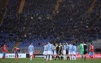 Partita interrotta alcuni minuti per discriminazione territoriale durante l'incontro di Serie A Lazio - Napoli, Roma, 3 febbraio 2016.
ANSA/ALESSANDRO DI MEO