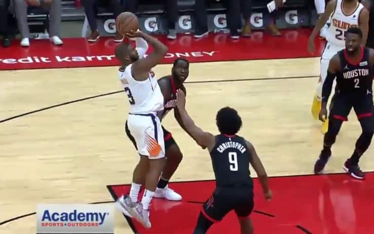 Il tiro di Chris Paul dopo il tunnel