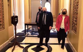L’ex vicepresidente Dick Cheney si è presentato a Capitol Hill, per accompagnare la figlia Liz Cheney, unica rappresentante repubblicana eletta a presenziare alla cerimonia di commemorazione dell’assalto al Congresso
