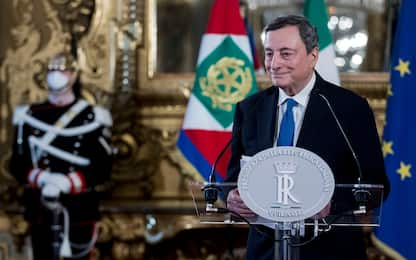 Blocco licenziamenti e ristori: cosa potrebbe cambiare con Draghi