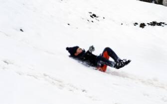 NEVE A VALSASSINA IN MONTAGNA ALL' APERTO INVERNO