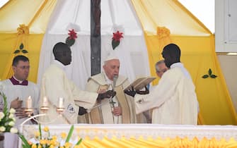 Pope Francis (C) presides over the holy mass at the John Garang Mausoleum in Juba, South Sudan, on February 5, 2023. - Pope Francis wraps up his pilgrimage to South Sudan with an open-air mass on February 5, 2023 after urging its leaders to focus on bringing peace to the fragile country torn apart by violence and poverty.
The three-day trip is the first papal visit to the largely Christian country since it achieved independence from Sudan in 2011 and plunged into a civil war that killed nearly 400,000 people. (Photo by Tiziana FABI / AFP) (Photo by TIZIANA FABI/AFP via Getty Images)