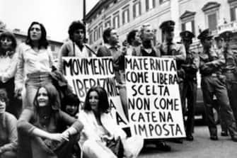 manifestazione per i contraccettivi