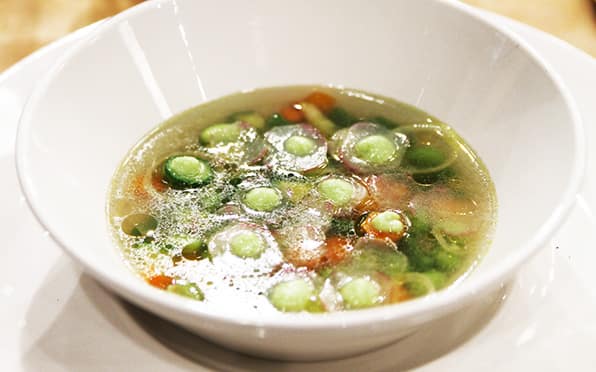 Minestrone di verdure miste con rapanelli