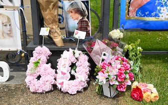 Gli omaggi a lady Diana davanti a Kensington Palace
