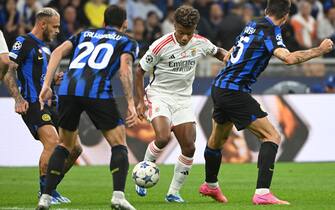 Benfica midfielder Neres (2R) struggles for the ball with Inter Milan players during their Group D Uefa Champions League soccer match at the Giuseppe Meazza Stadium, Milan, Italy, 3 October 2023. ANSA/DANIEL DAL ZENNARO