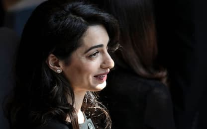 Filippine, Amal Clooney difenderà la giornalista Maria Ressa