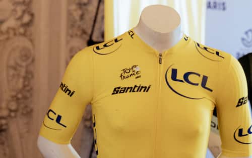 Le maillot jaune lors de la conference de presse de presentation de l etape du Tour de France qui arrivera aux Champs Elysees le 27 juillet 2025 a Paris en France le 21 mai 2025.
Yellow Jersey during the press conference to present the Tour de France stage that will arrive at the Champs Elysees on July 27, 2025 in Paris, France on May 21, 2025. (Photo by Alexandre Rault / Hans Lucas / Hans Lucas via AFP)
