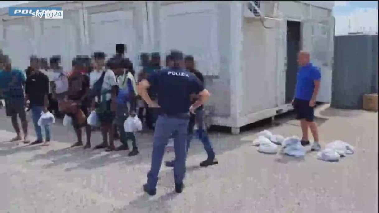 Sbarco di migranti ad Avola, fermati quattro scafisti Sbarco di migranti ad Avola, fermati quattro scafisti