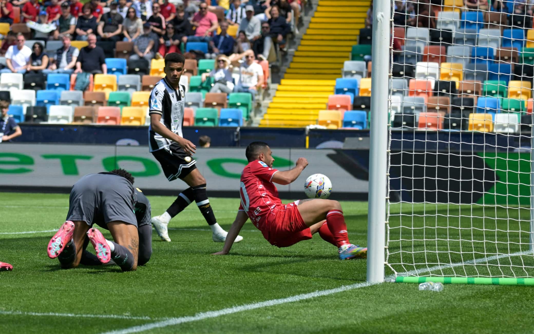 Il gol di Caprari