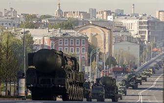 epa10616542 Russian Yars intercontinental ballistic missile launchers drive in downtown of Moscow, Russia, 09 May 2023, before the military parade which will take place on the Red Square to commemorate the victory of the Soviet Union's Red Army over Nazi-Germany in WWII.  EPA/SERGEI ILNITSKY
