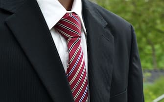 Uomo con la cravatta