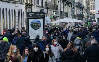 Folla per lo shopping a Torino
