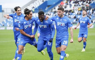 Empoli's  M’Baye Niang jubilates with his teammates after scoring the goal during the Italian Serie A soccer match US Sassuolo vs Empoli FC at Mapei Stadium in Reggio Emilia, Italy, 24 February 2024. ANSA / SERENA CAMPANINI