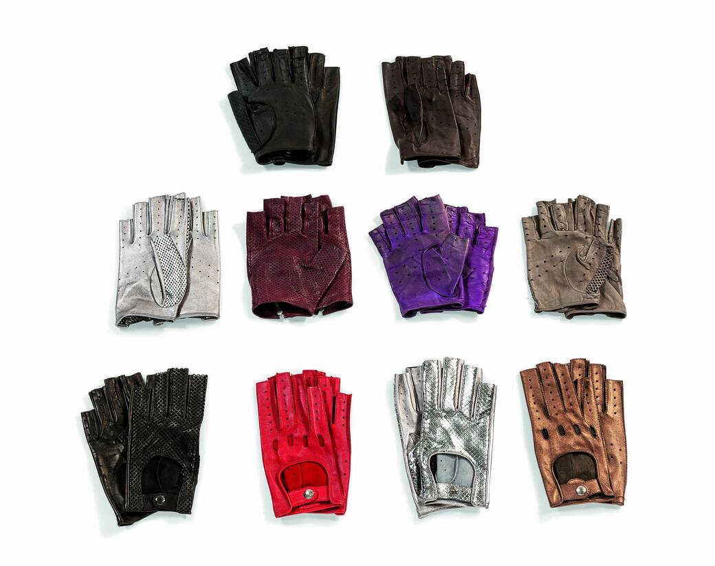 Lot_708_CAUSSE_DIX_PAIRES_DE_MITAINES_CIRCA_2000_€500-1000_copia.jpg
