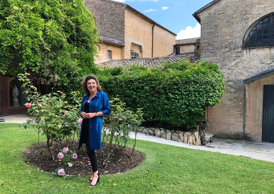 Olimpia_Leopardi_nel_giardino_de_Le_ricordanze.jpg