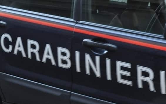 simula suono sirene forze dell ordine per superare il traffico nel napoletano denunciato