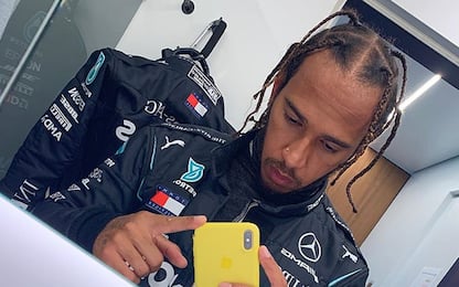 Hamilton, selfie dopo le FP2: "Ecco il mio casino"