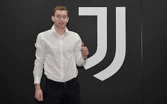 TURIN, ITALY - JANUARY 02: Juventus' new player Dejan Kulusevski poses on January 02, 2020 in Turin, Italy. (Photo by Daniele Badolato - Juventus FC/Juventus FC via Getty Images)