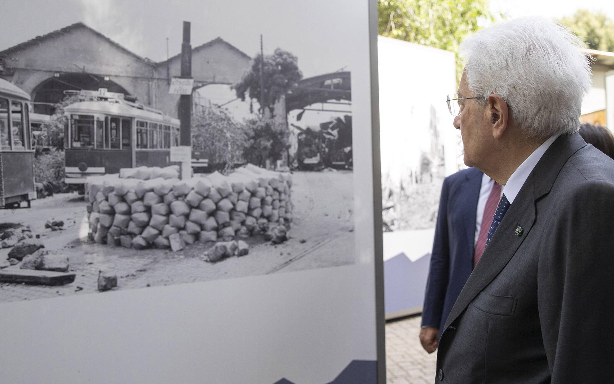 Il presidente della Repubblica italiana Sergio Mattarella, durante 80° cerimonia commemorativa dellanniversario del bombardamento del quartiere San Lorenzo a Roma, 19 luglio 2023 ANSA/Francesco Ammendola - Ufficio per la Stampa e la Comunicazione della Presidenza della Repubblica ANSA PROVIDES ACCESS TO THIS HANDOUT PHOTO TO BE USED SOLELY TO ILLUSTRATE NEWS REPORTING OR COMMENTARY ON THE FACTS OR EVENTS DEPICTED IN THIS IMAGE; NO ARCHIVING; NO LICENSING NPK