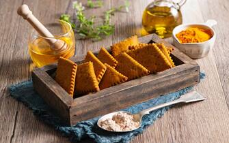 Crackers alla curcuma