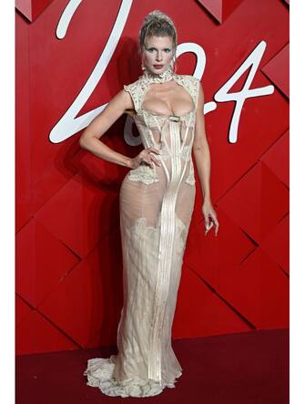 02-fashion-awards-2024-red-carpet-look-ipa - 1