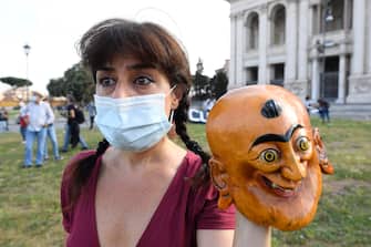 Coronavirus: flash mob dei lavoratori dello spettacolo dal vivo in piazza San Giovanni contro le disposizioni del DPCM emergenza Coronavirus