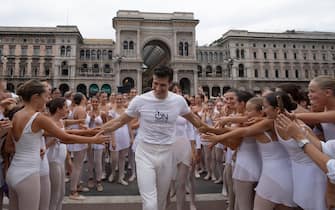 roberto bolle ondance milano duomo ballo in bianco